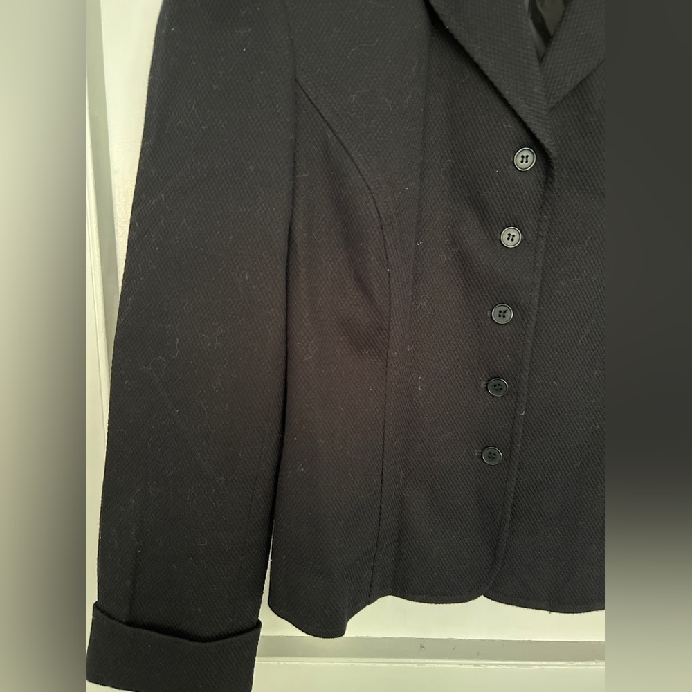 Jones  New York Navy Blue Cropped Cotton and Lycra Blazer Size 6 - Picture 6 of 9
